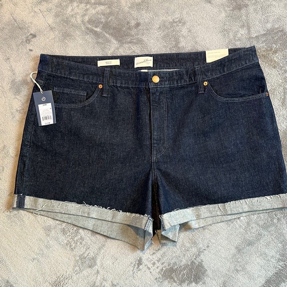 NWT - Women’s Blue Vintage Stretch Midi Shorts